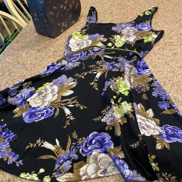 Love Fire Floral Dress Medium - Picture 14 of 15